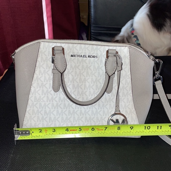 Used Michael Kors bag. - Picture 5 of 5
